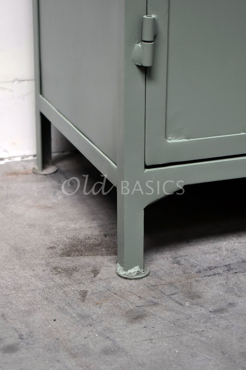 Detail van Apothekerskast Ivar Ladre Lindegroen, groen, grijs, materiaal staal